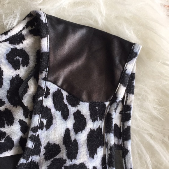 Long sheer back printed tank - Picture 3 of 6